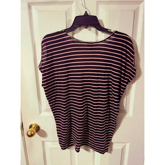 🛍2/$25🛍~ Shirt with bow 🎀 - Picture 4 of 4